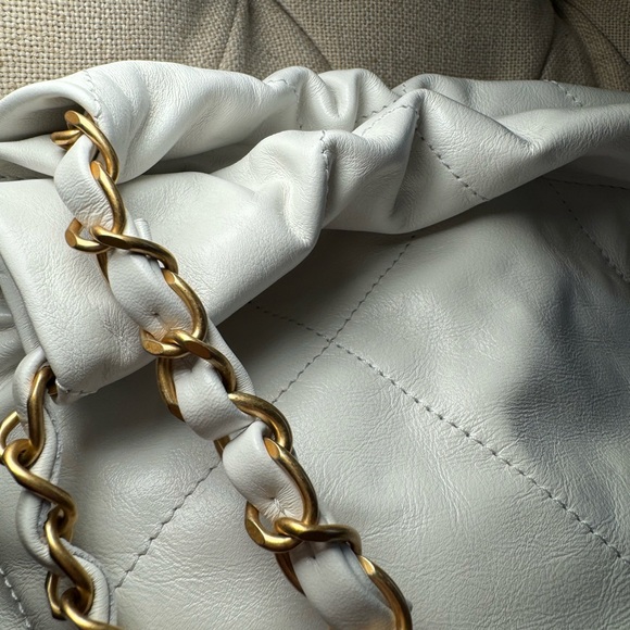 CHANEL SMALL 22 HANDBAG - Picture 6 of 15